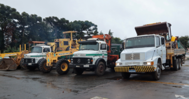 Com apoio de outros Poderes, Estado envia maquinário para desobstruir rodovias do RS
