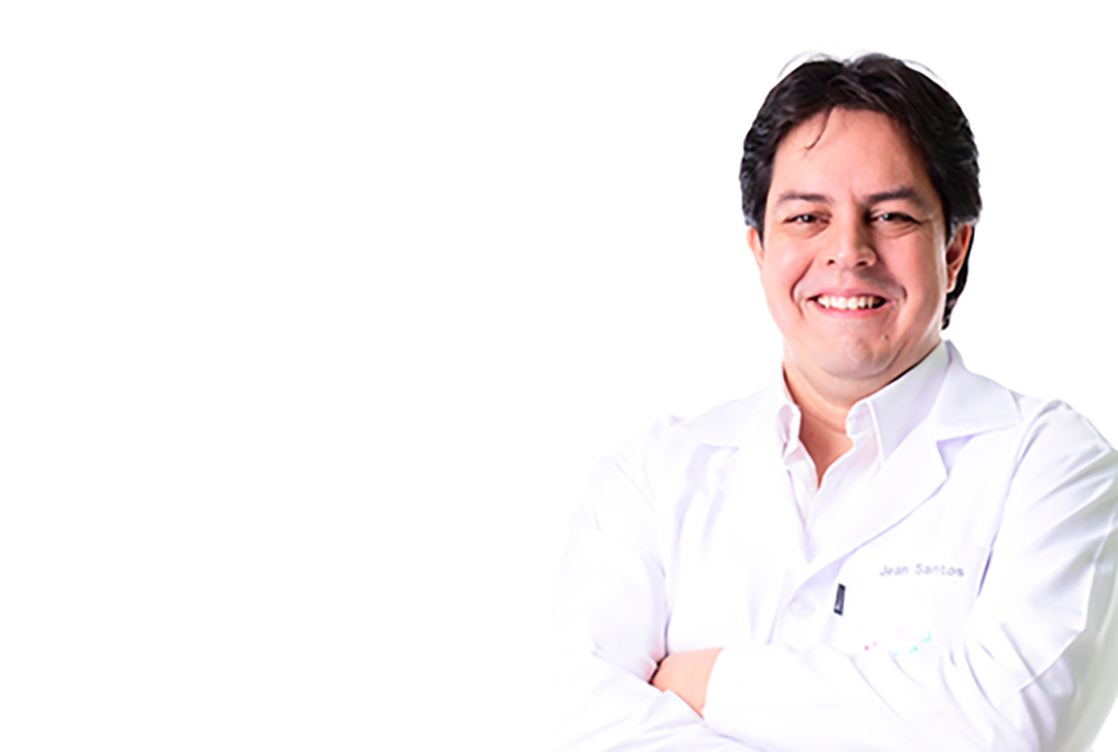 Dr. Jean Dentista foto de meio corpo com os braços cruzados