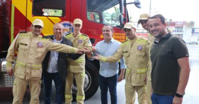 FROTA: Novo caminhão de combate a incêndios para Corpo de Bombeiros de Jacarezinho