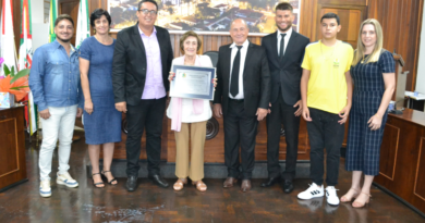 Professora Marlene Biancardi recebe Título de Cidadã Benemérita de Andirá