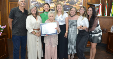 Em Sessão Solene, Marlene Paschoalino Recebe Título de Cidadã Benemérita de Andirá