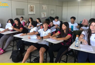 Alunos do Colégio ECEL, em Bandeirantes, realizam atividades práticas de Biologia