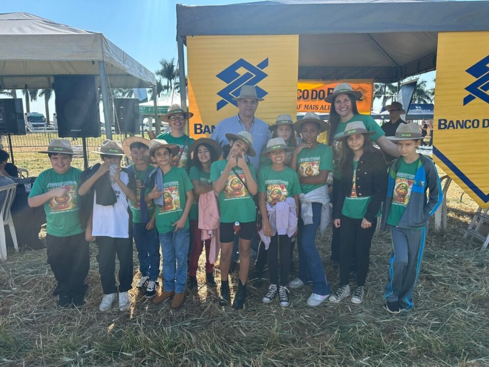 Projeto Agrinho 2025: Alunos de Cambará vivenciam a conexão entre campo ...