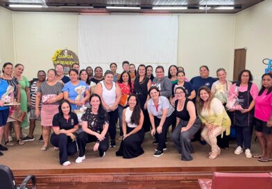 Merendeiras são homenageadas em evento especial promovido pela Secretaria Municipal de Educação de Andirá