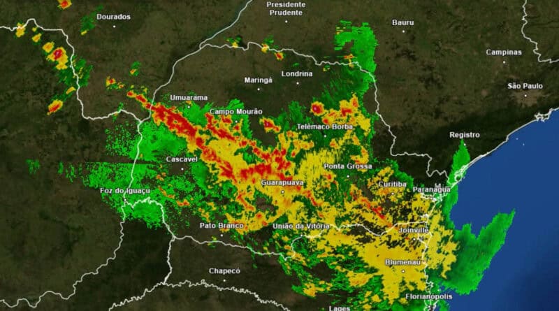 Radar meteorológico com chuva intensa na região norte do Paraná, incluindo Curitiba e Florianópolis.
