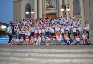 Alunos da Ecel Nova Geração encantam público com a 1ª Cantata de Natal em Andirá 🎄✨