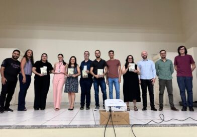 Grupo de pesquisa da UENP lança livro sobre ensino de línguas