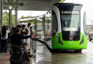 População se surpreende com tecnologia e aprova primeira viagem do Bonde Urbano Digital