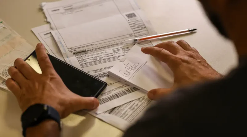 Salário mínimo de R$ 1.621 começa a ser pago nesta segunda