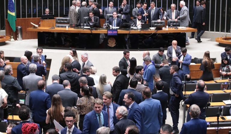 Câmara conclui votação do projeto de lei antifacção; texto segue para sanção