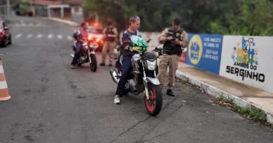 Polícia Militar realiza operação de trânsito com blitz e fiscalizações em Jacarezinho