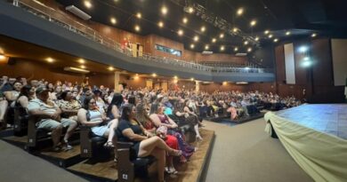 Diretoras eleitas para unidades de ensino municipais assumem cargo