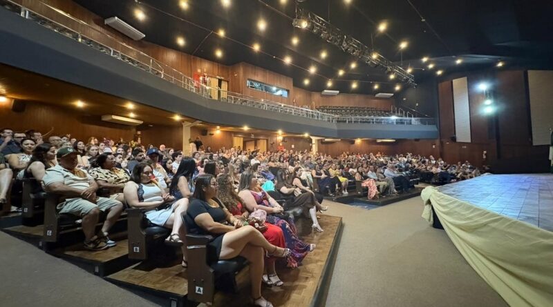 Diretoras eleitas para unidades de ensino municipais assumem cargo