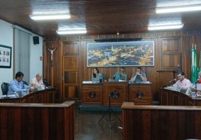 Câmara de Andirá analisa projetos de crédito e homenagens em sessão ordinária