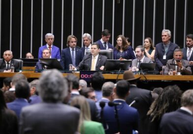 Congresso derruba veto e reduz penas de condenados por tentativa de golpe
