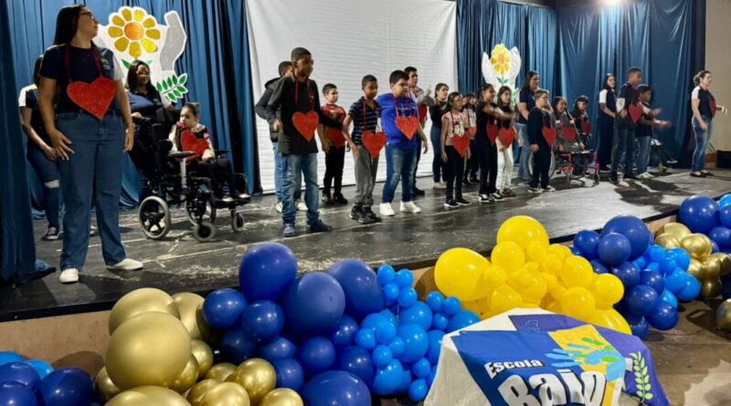 3º Encontro da Família da APAE de Andirá reúne alunos, familiares e equipe em noite de celebração