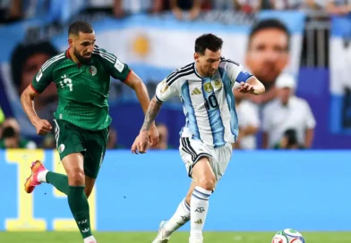 Messi vira maior artilheiro das copas e lidera Argentina em estreia