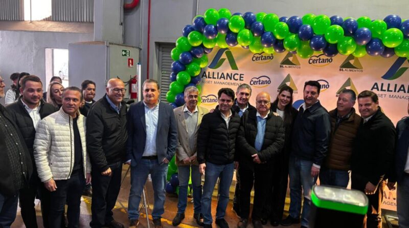 Palhares acompanha Ratinho Junior em inauguração de complexo industrial em Cambará