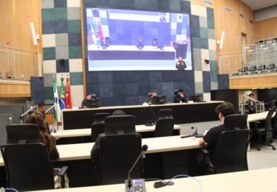 Câmara de Londrina debate uso de calçadas e vagas de estacionamento por bares e restaurantes