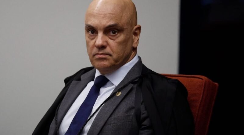 MORAES DETERMINA INÍCIO DO CUMPRIMENTO DA PENA DE EDUARDO BOLSONARO E CANCELAMENTO DE PASSAPORTES