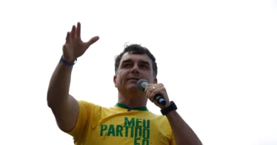  FLÁVIO BOLSONARO SEGUE PARA OS EUA APÓS ELEIÇÕES