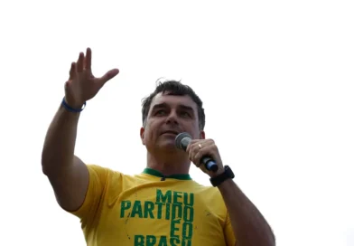  FLÁVIO BOLSONARO SEGUE PARA OS EUA APÓS ELEIÇÕES