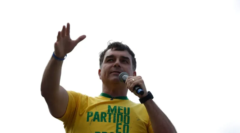  FLÁVIO BOLSONARO SEGUE PARA OS EUA APÓS ELEIÇÕES