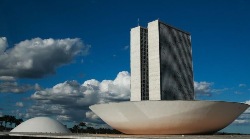 Paraná elege 30 deputados federais; confira a lista dos parlamentares e a votação de cada um